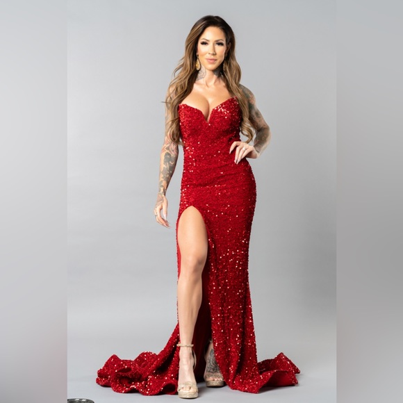 Red prom dress from Portia snd Scarlett - Picture 2 of 2